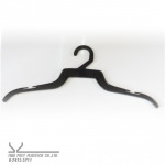 โรงงานผลิตไม้แขวนเสื้อ 16 นิ้ว - บริษัท ไทยโพลีพลาสเทค จำกัด